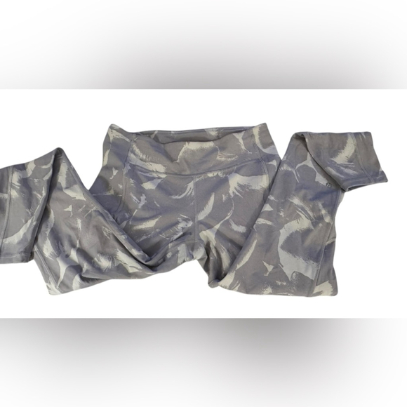 Lululemon Speed Up Tight 28" *Full-On Luxtreme
Flower Pop White Silver Lilac - Picture 8 of 8